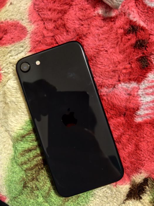 Iphone se 20  Б|У