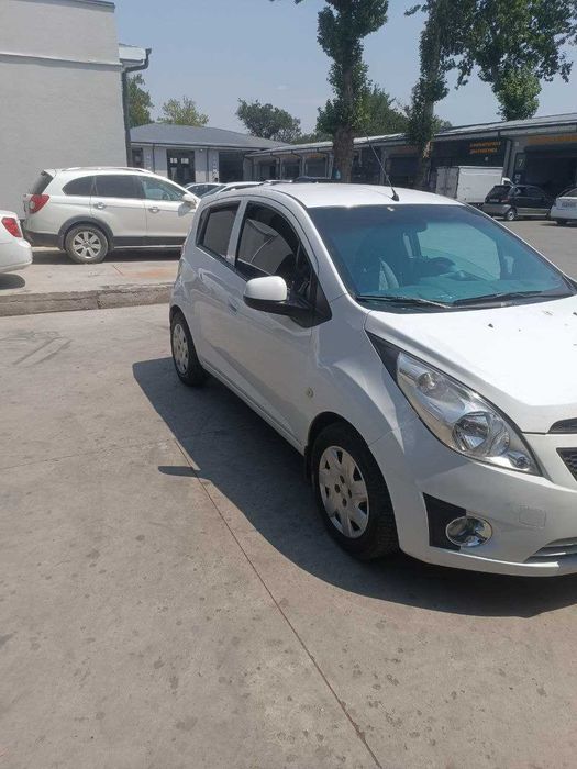 Продам chevrolet spark 2011