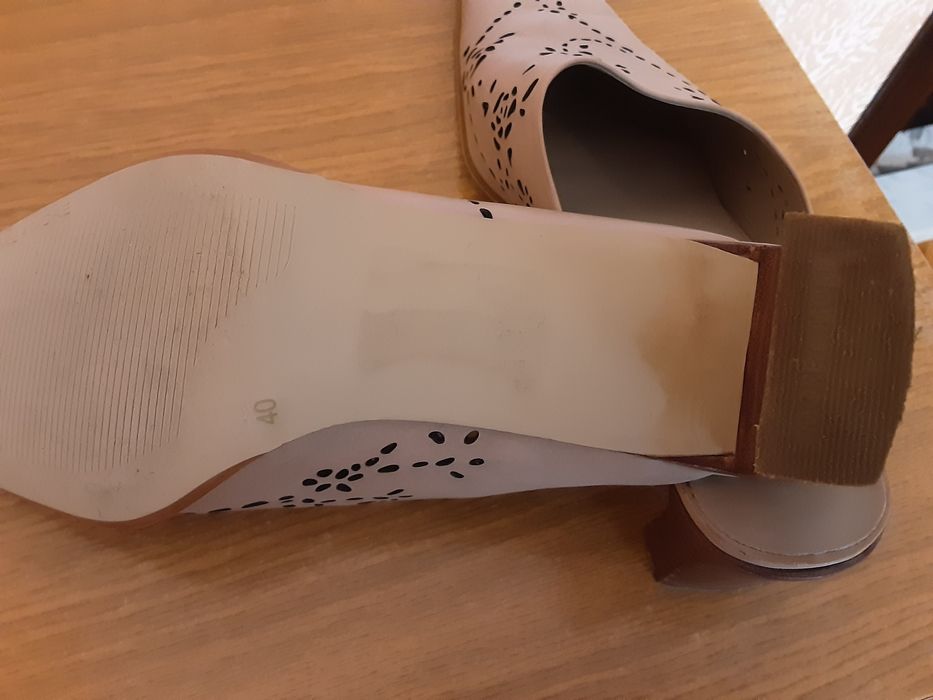 Дамски затворени обувки и чехли