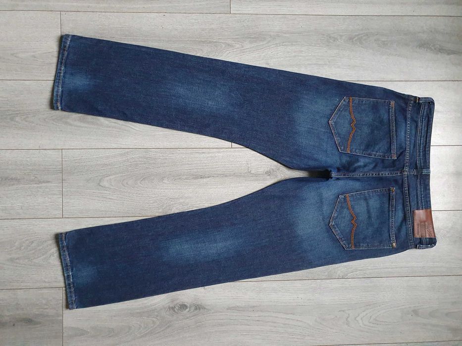 Blugi MUSTANG "Michigan" Straight - Marime W33 L32 (Talie 88 cm)