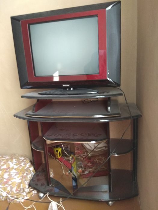 Televizor supra va pastafkasi