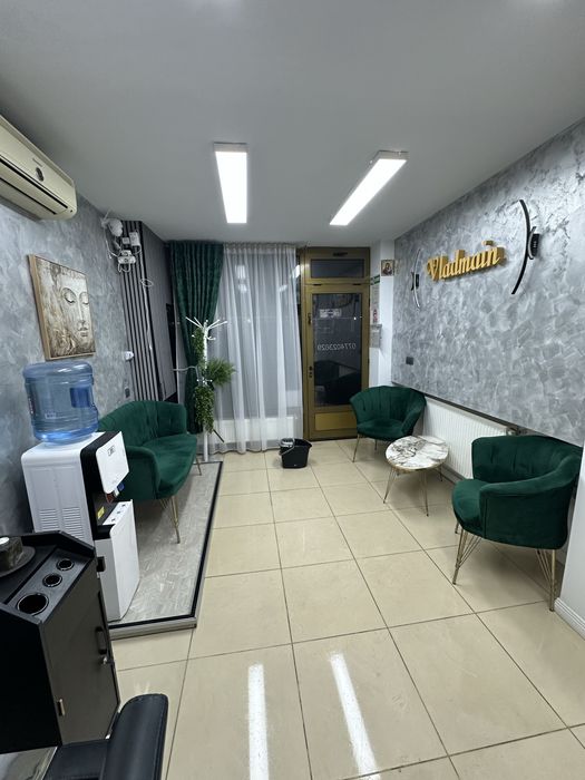 Vand salon infrumusetare sau schimb cu autoturism
