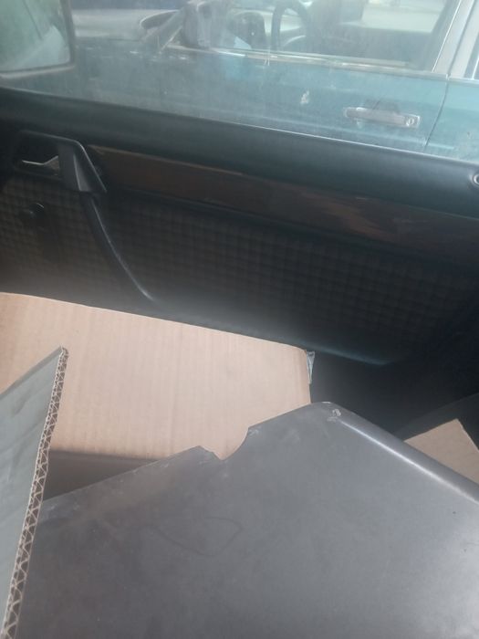 Продам сиденья 124 мерседес комплект ёлка