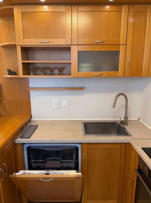 Дава се под наем Тристаен апартамент в София, Витоша - 85 кв.м за 987.36 € - Снимка #3