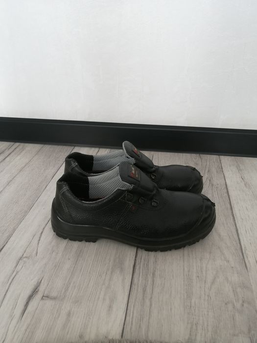 Продам летние раб ботинки 4500тг 41размер