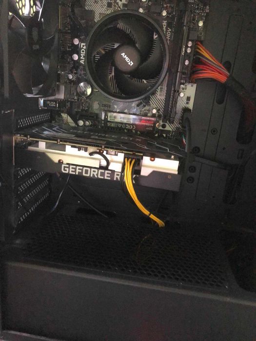 Продавам GeForce RTX 3050 8GB