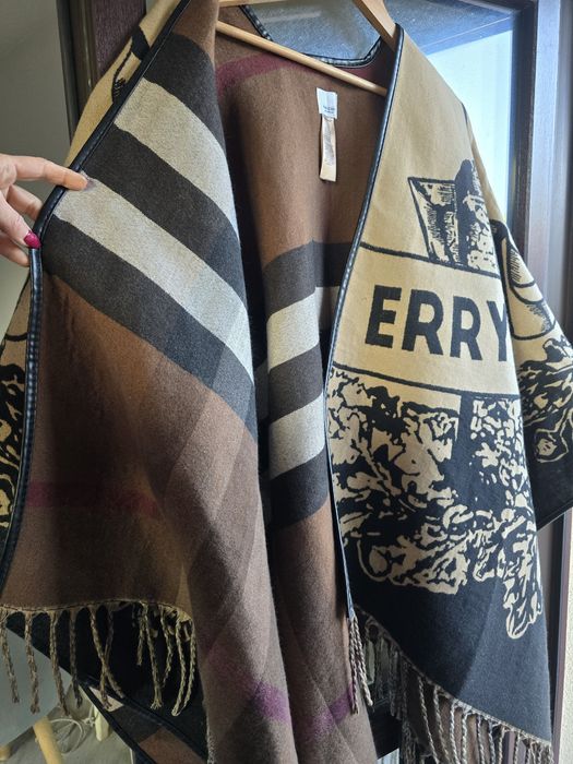 Стилни вълнени дамски шалове тип пончо