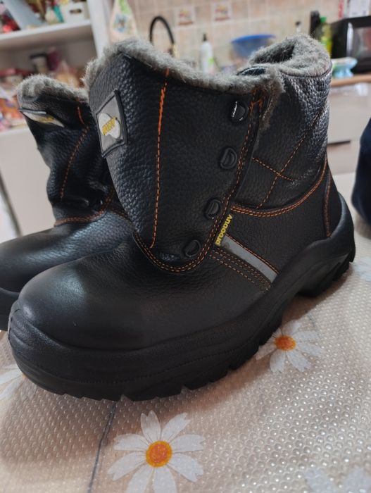 Ботинки рабочие зимние. 40 размер