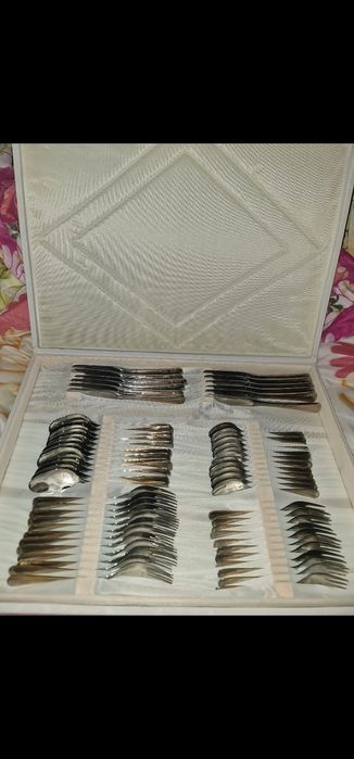 Луксозен кухненски комплект от стомана и позлата