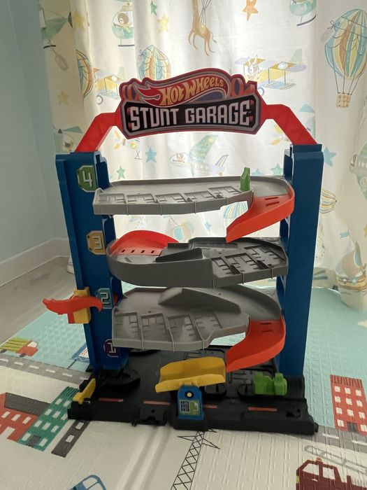 Hot wheels писти+подарък колички