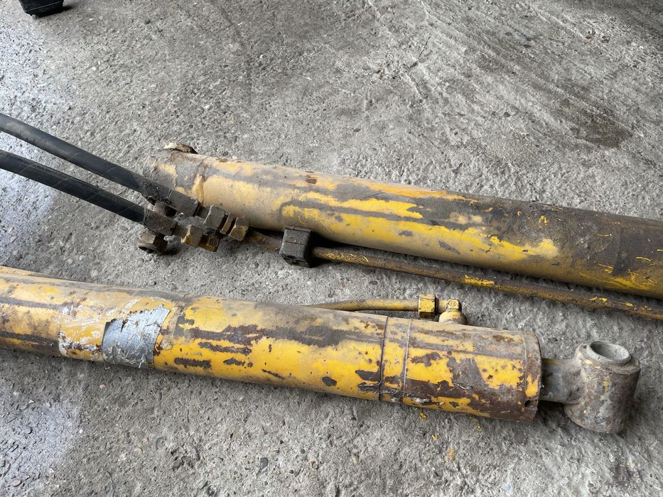 Pistoane hidraulice excavator – pentru cupă / braț, stare bună