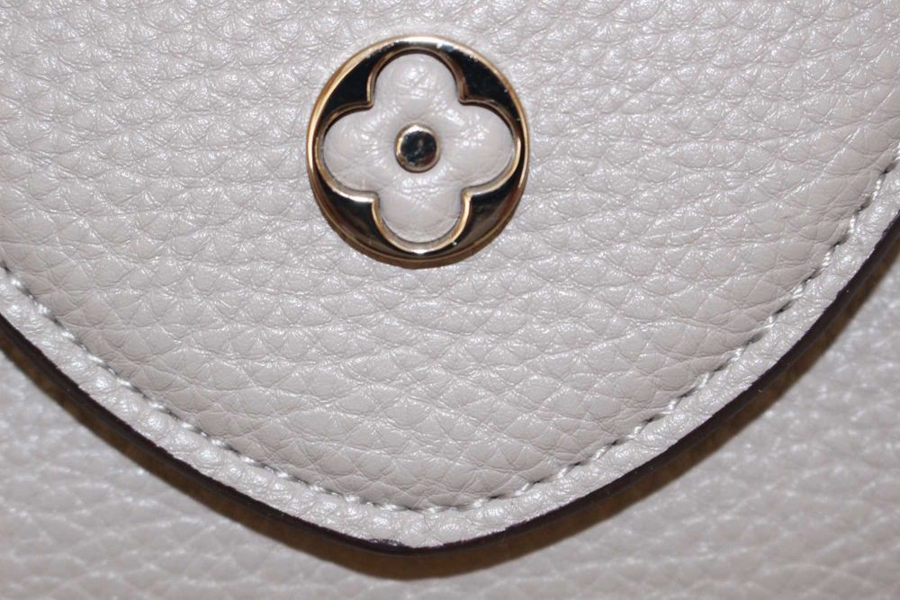 Дамска чанта Louis Vuitton Capucines