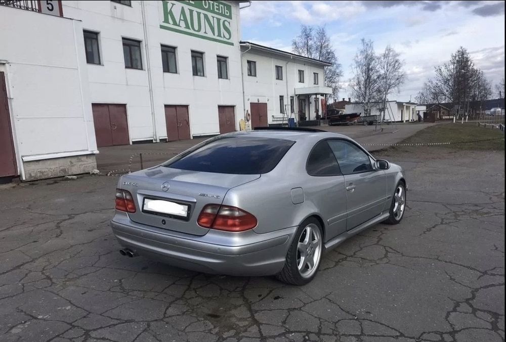 Mercedes W208 AMG передний бампер