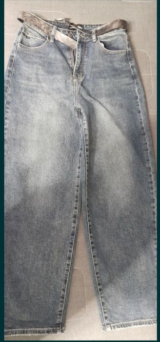 Продам женские джинсы