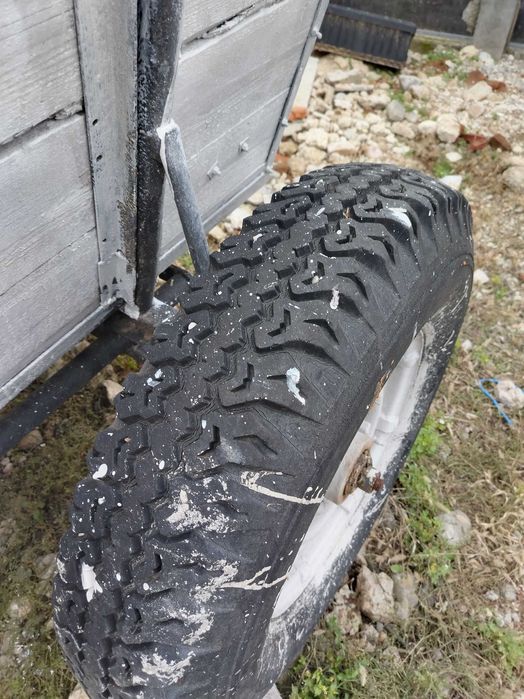 Căruță pentru turism sau tractor
