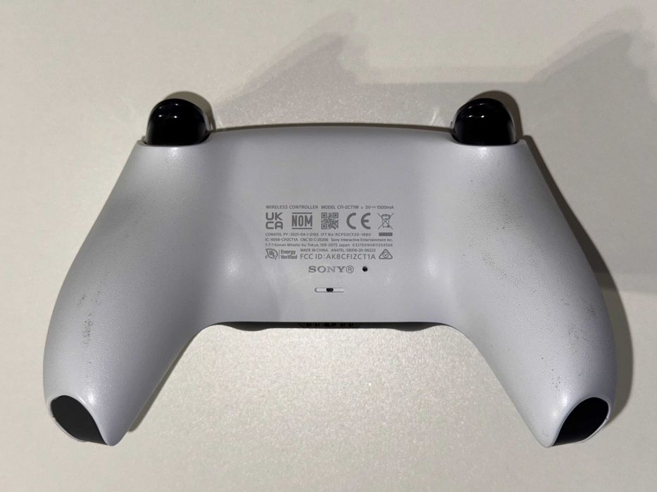 Обменяю оригинал Dualsense на Xbox Wireless Controller