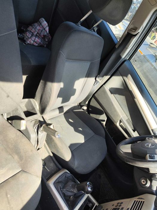 Opel Astra H на части 1.9 101кс 74кв