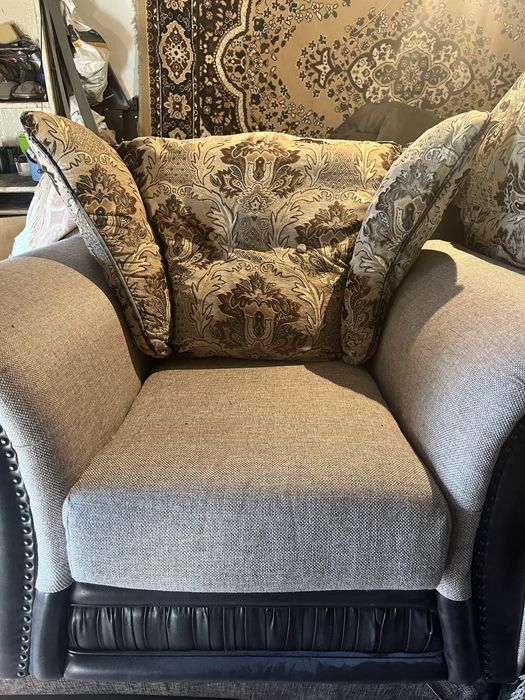 Продам диван с креслами