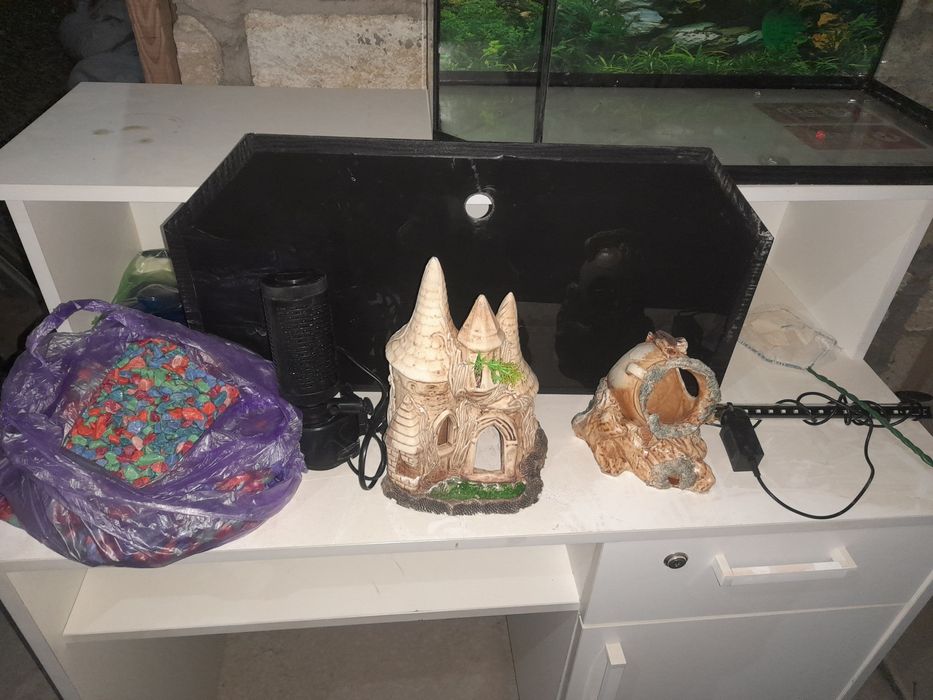 Продам аквариум с декорация