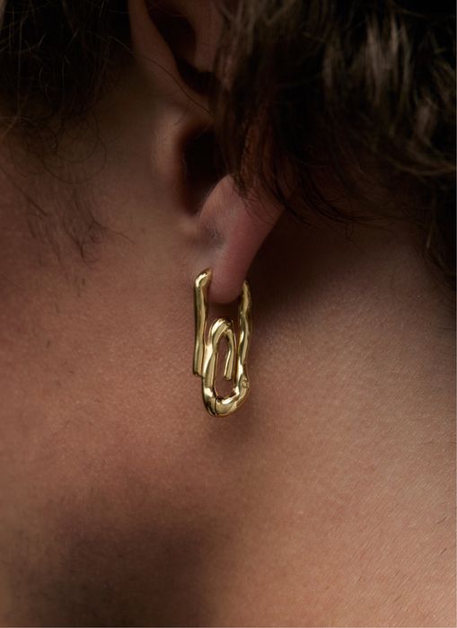 Продам моно-серьгу Avgvst