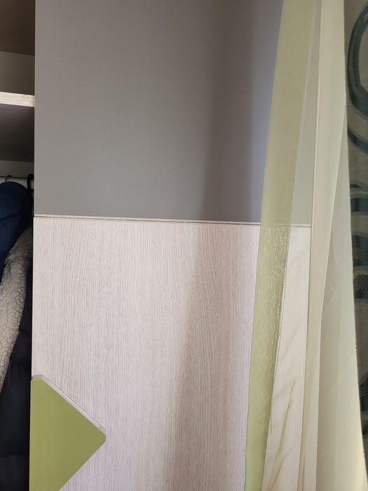 Vând dormitor 2 paturi suprapuse,dulap,birou noptieră poliță perete