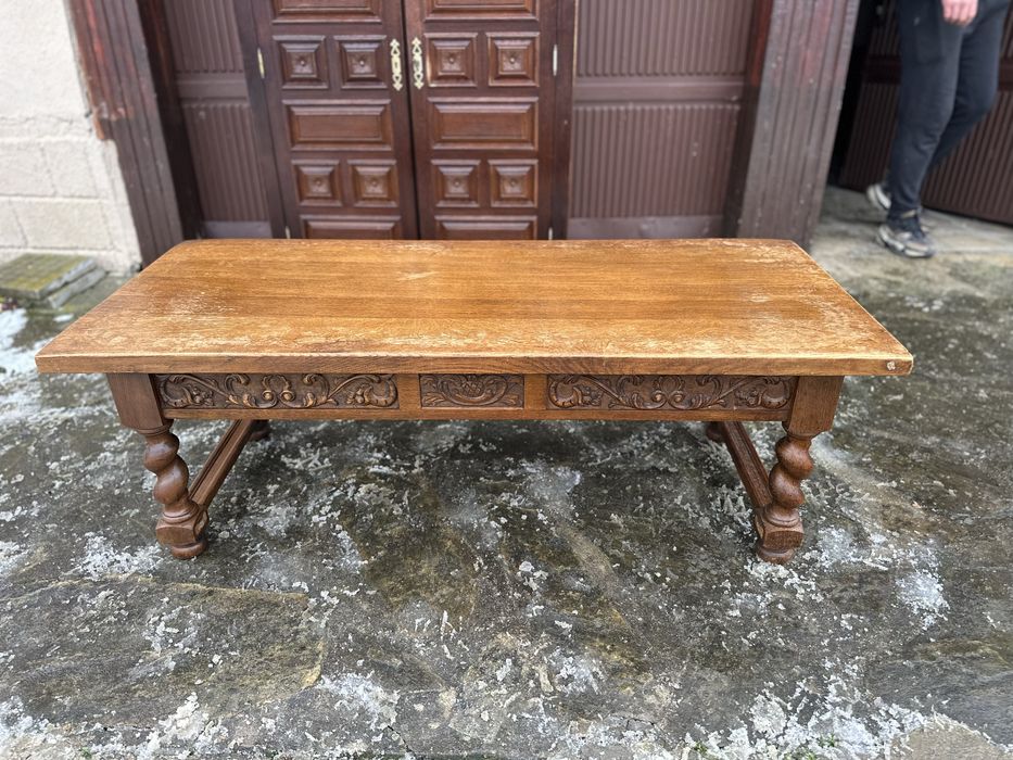 Дървена холна маса – класически стил