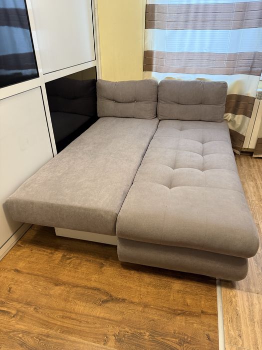 Разтегателен диван + възглавници