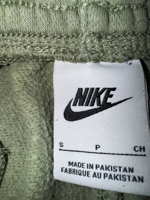 Продавам мъжки екип на Nike!