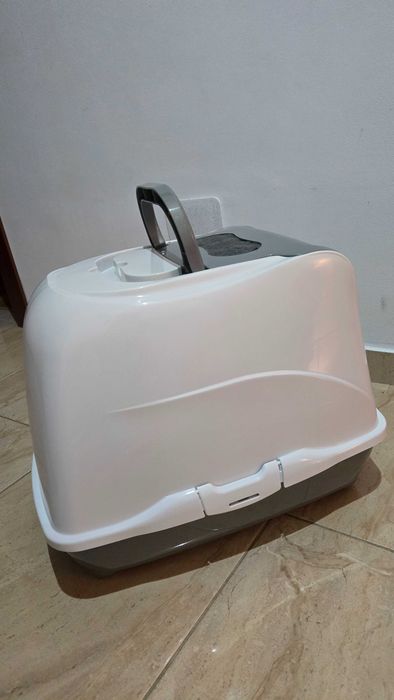 Litiera pisica cu capac si filtru de carbon - Noua
