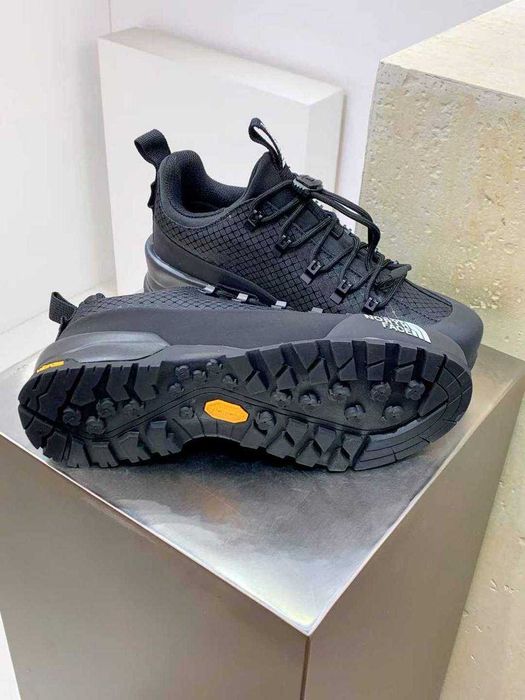 Продавам мъжки нови обувки The North Face Glenclyffe all black