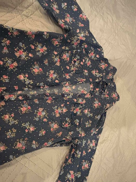 Цветна риза с красиви цветя