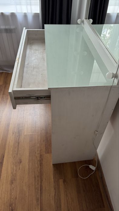 Стол для визажиста/бровиста