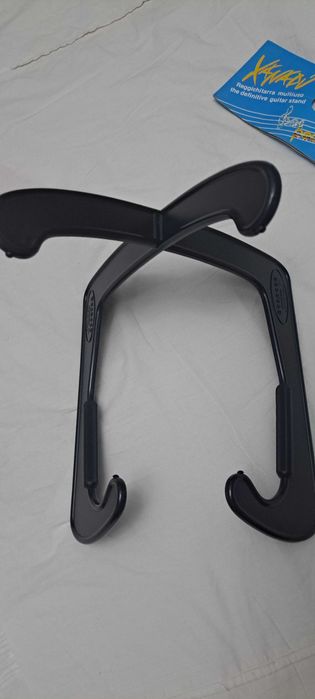 Пластиковая подставка под гитару Bespeco