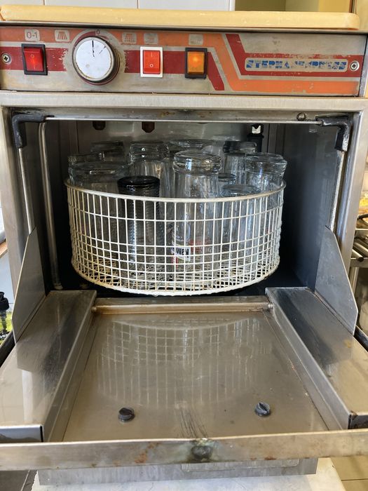 Работеща чашомиялна