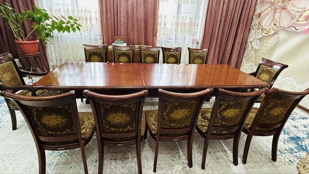 Стол обеденный со стульями