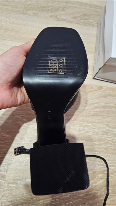 Дамсми сандали с дебел ток