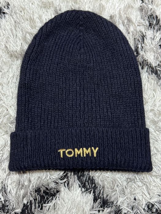 Дамска зимна шапка TOMMY HILFIGER