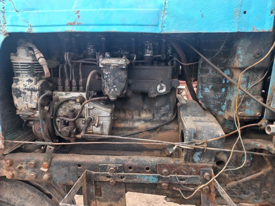MTZ -80 traktor sotiladi