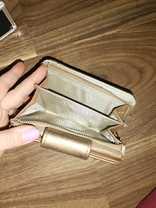 Дамско малко протмоне