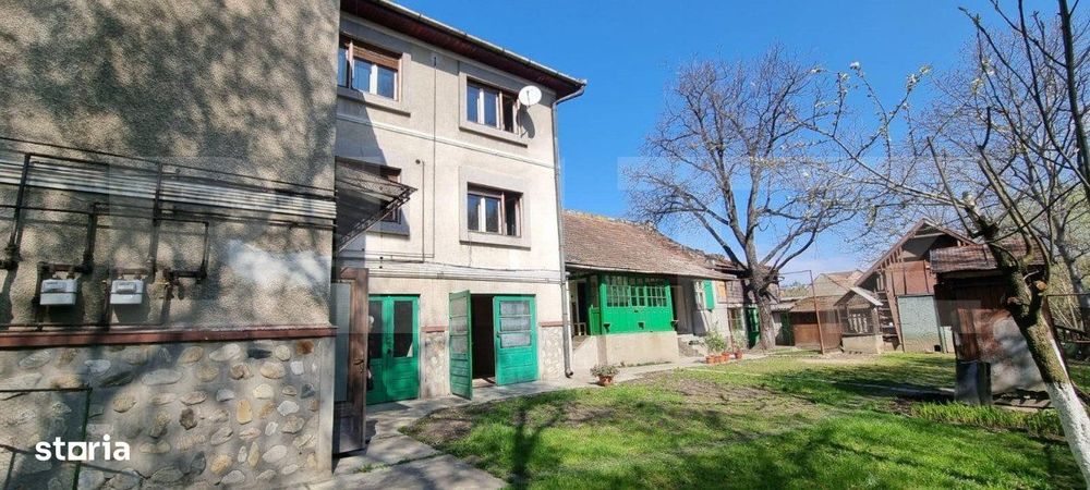Casa P+2 cu 2 spatii comerciale la parter, in Sebes