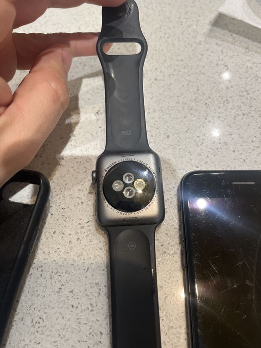 iPhone 7 128GB  с нова батерия и iwatch series 2