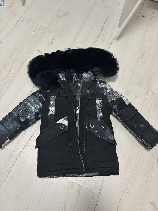 Продам куртку детскую