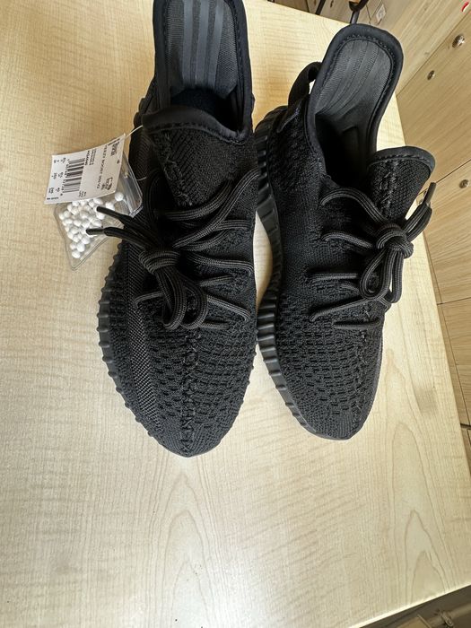 vînd yezzy noi cu eticheta, eunt foarte comozi.