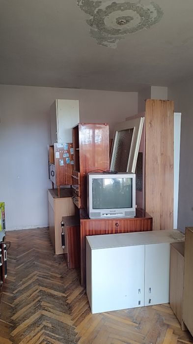 Подарявам работещи пералня , хладилник срещу изнасяне  на останалите  Секция с гардероб, скрин, шкаф, етажерка, легло и кухненски шкафове