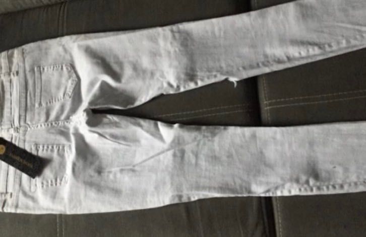 Дамски накъсани дънки