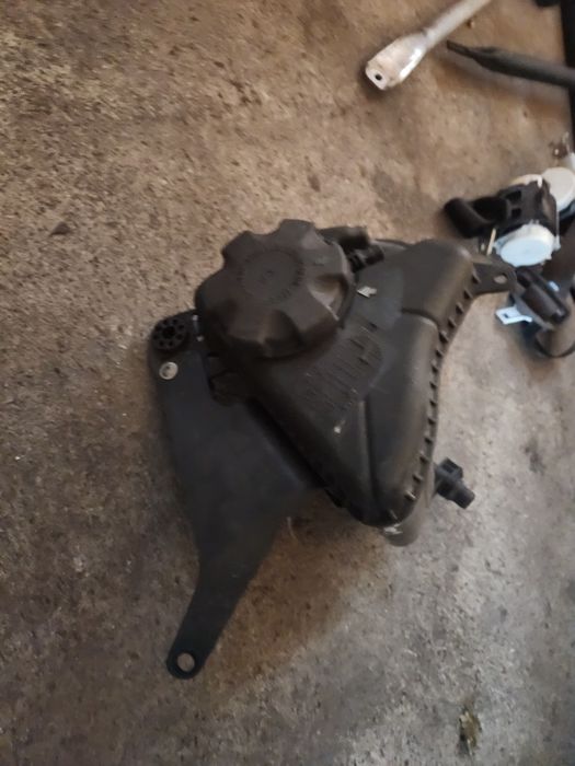 Казанче за антифриз за BMW F10