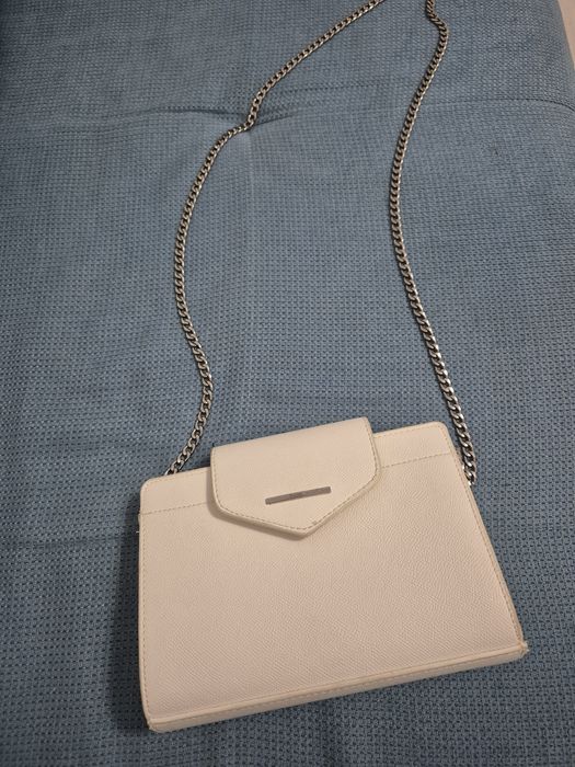 Geanta de umăr alba Bershka