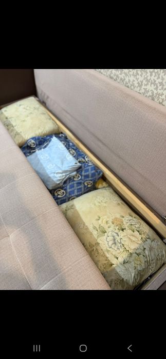Продам диван ,район 1гор. больницы.