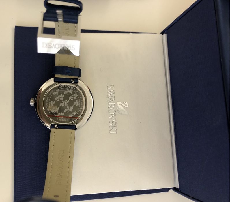 Часовник сваровски/ swarovski