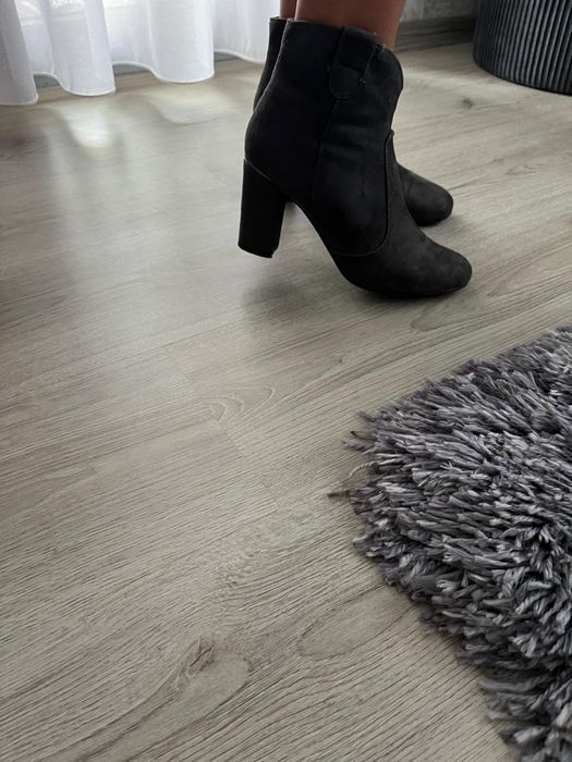 Дамски боти с ток